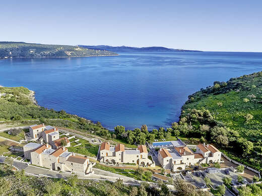 100 Rizes Luxury Seaside Resort
