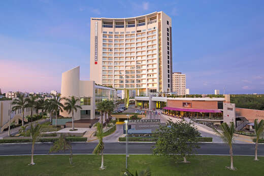 Krystal Urban Cancun Centro