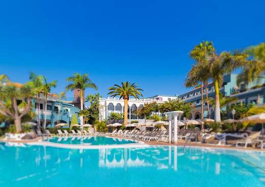 Een foto van het zwembad bij Roca Nivaria Gran Hotel