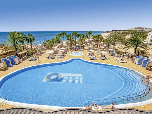 Een foto van het zwembad bij SBH Hotel Taro Beach