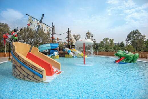 Ein Foto vom Pool im Caravia Beach Hotel