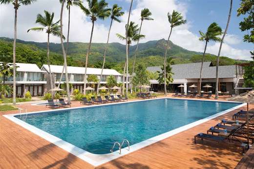 Een foto van het zwembad bij Avani Seychelles Barbarons Resort & Spa