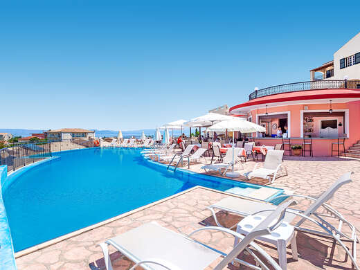 Ein Foto vom Pool im Aparthotel Corfu Pelagos