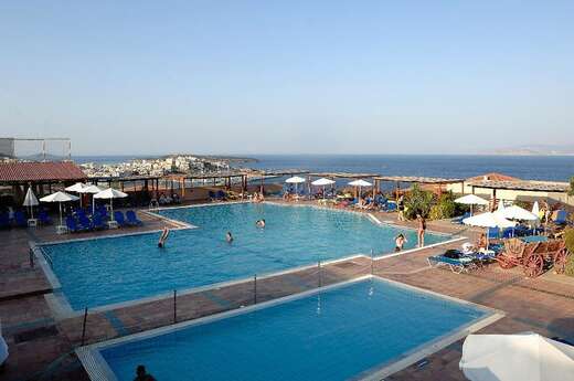 Een foto van het zwembad bij Miramare Resort & Spa