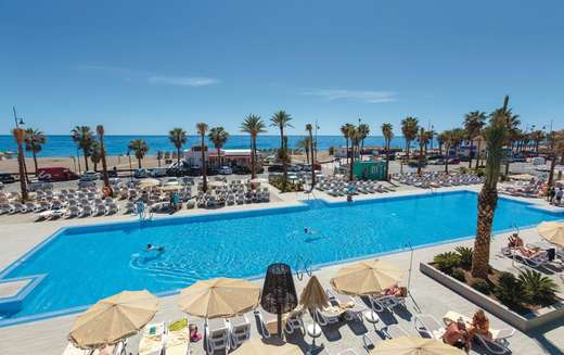 Een foto van het zwembad bij Riu Costa del Sol
