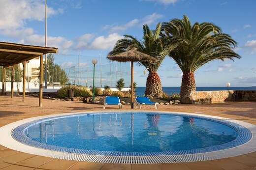Een foto van het zwembad bij SBH Hotel Royal Monica