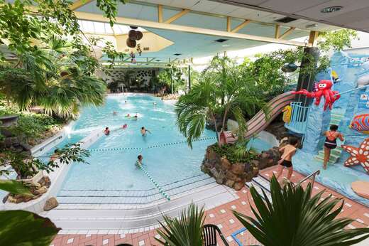 Een foto van het zwembad bij Center Parcs Limburgse Peel