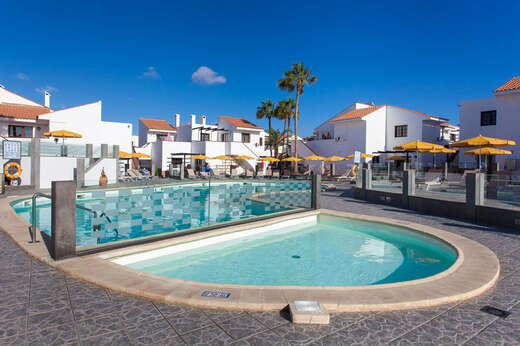 Een foto van het zwembad bij Appartementen Villa Florida