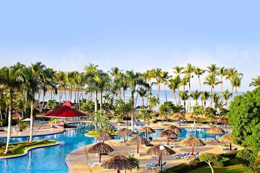 Een foto van het zwembad bij Grand Bahia Principe La Romana