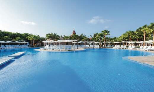 Een foto van het zwembad bij Riu Cabo Verde