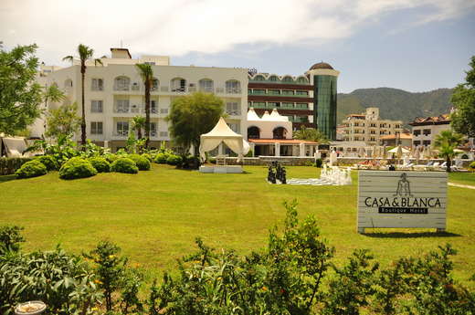 Een foto van de buitenkant van Boutique Hotel Casa & Blanca
