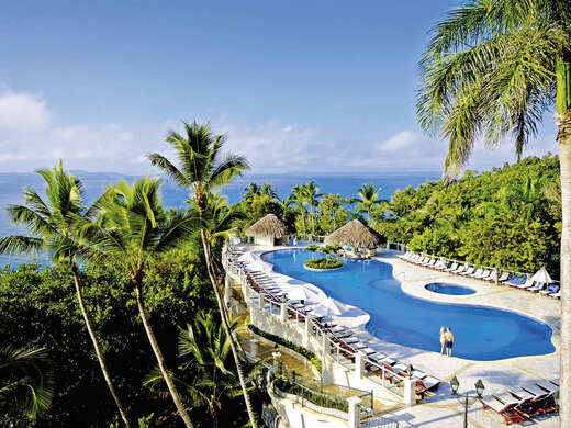 Een foto van het zwembad bij Grand Bahia Principe Cayacoa