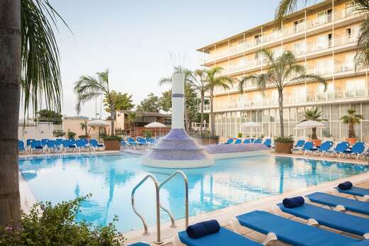 Een foto van het zwembad bij H-Top Platja Park