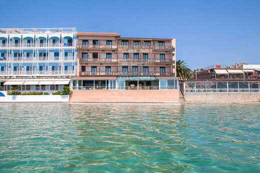Hotel Flisvos