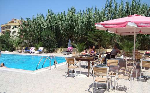 Een foto van het zwembad bij Hotel Eleni Palace