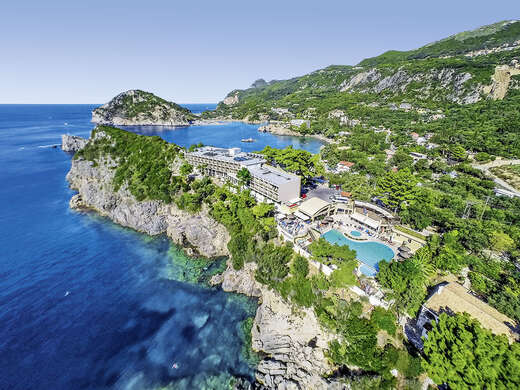 Een foto van de buitenkant van Akrotiri Beach Hotel