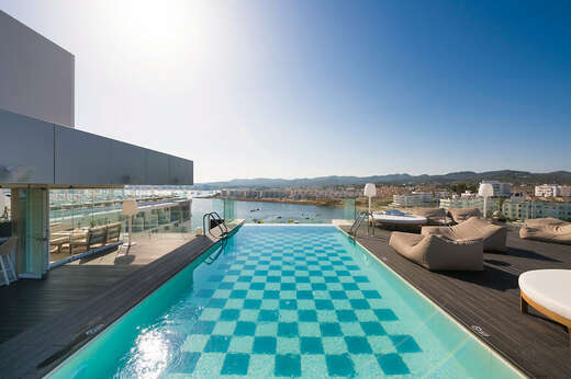 Een foto van het zwembad bij Amare Beach Hotel Ibiza