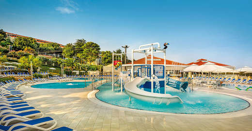 Een foto van het zwembad bij Resort Belvedere