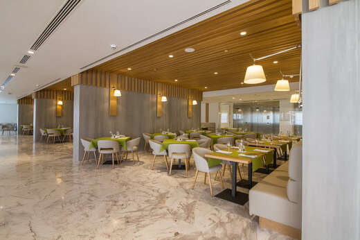 Een foto van het interieur van Estimar Calpe Suitopia 3 &Three