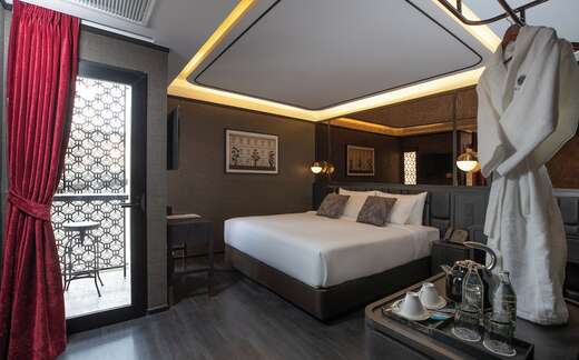 The Gravitique Hotel Khaosan