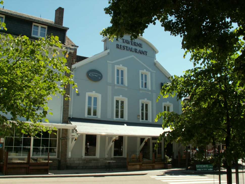 Een foto van de buitenkant van Hotel Au Lit des Ours