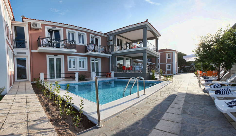 Een foto van het zwembad bij Sun & Sea Luxury Hotel
