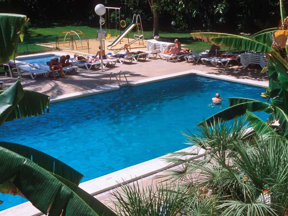 Een foto van het zwembad bij Mercure Benidorm