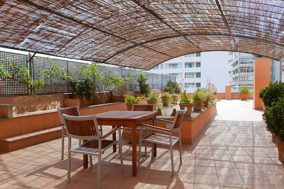 Een foto van het terras bij Artmadams Hotel