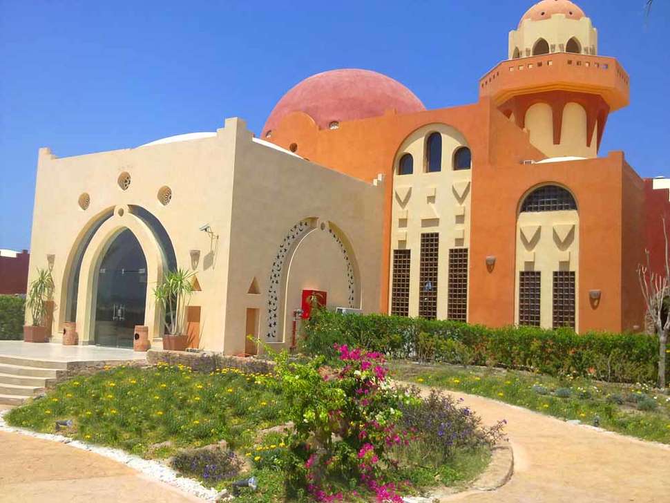 Ein Foto von der Außenansicht des Onatti Beach Resort