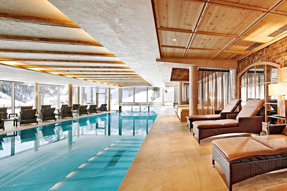 Ein Foto vom Pool im Berghof Crystal Spa & Sports