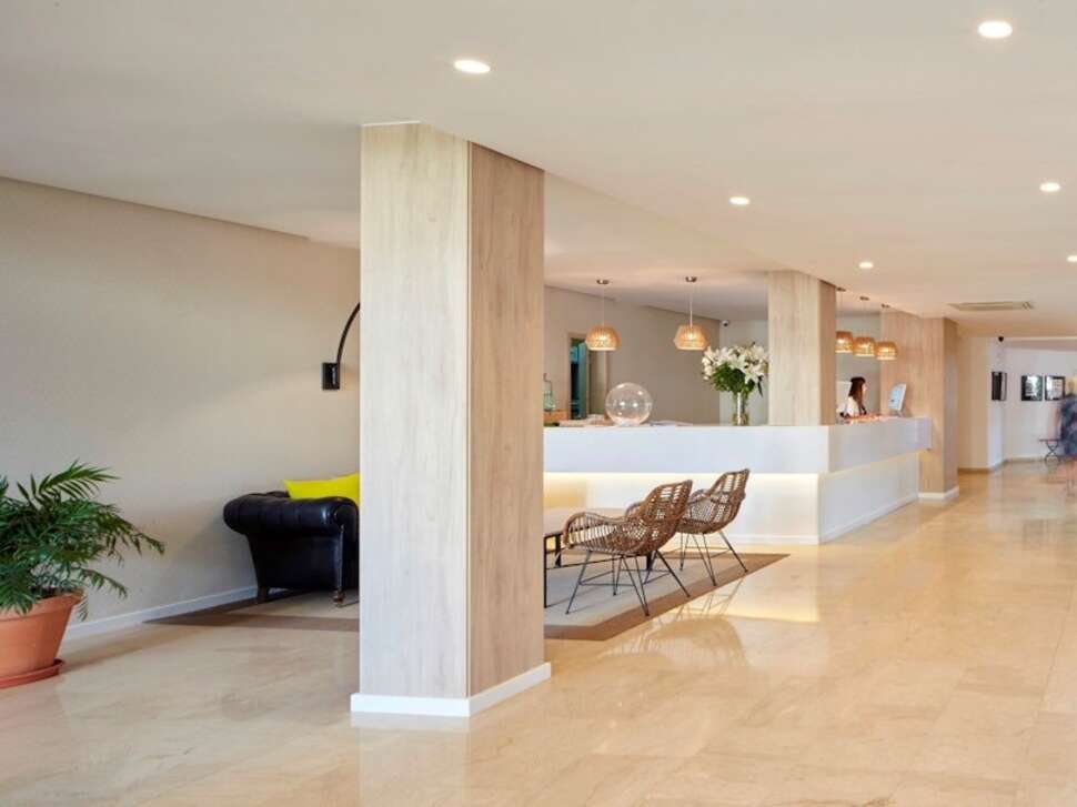 Een foto van het interieur van Hotel Tres Torres