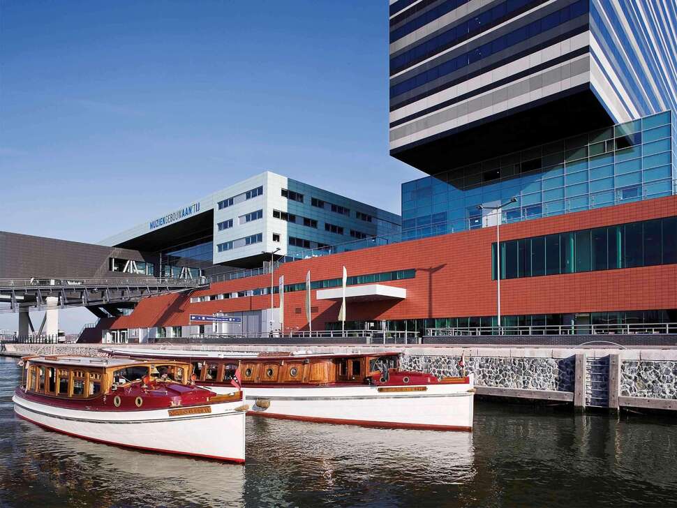 Ein Foto von der Außenansicht des Mövenpick Hotel Amsterdam City Centre