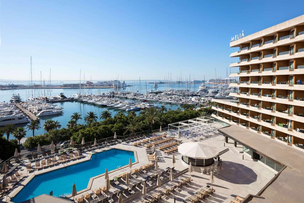 Een foto van het zwembad bij Melia Palma Marina