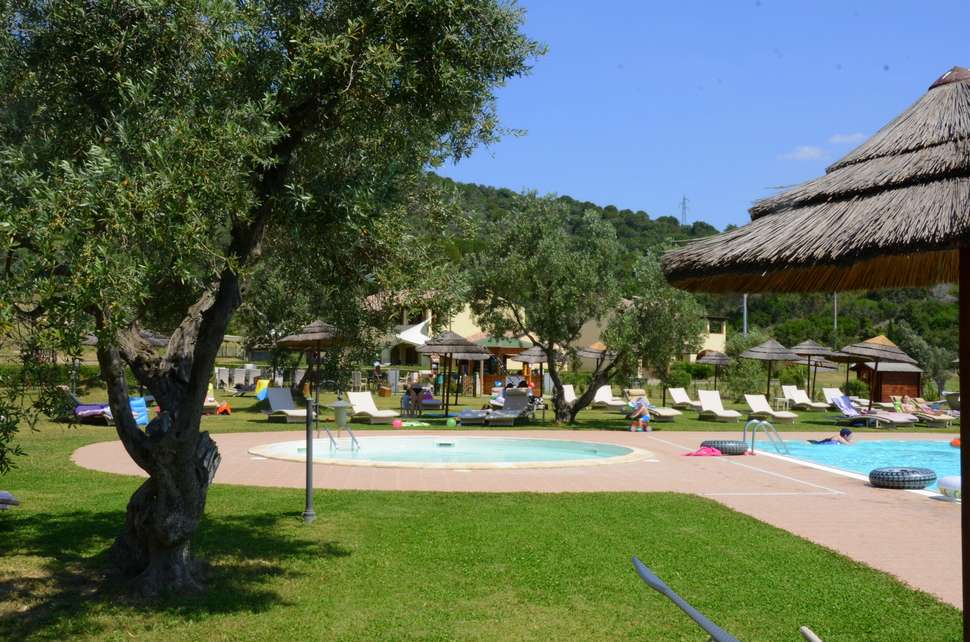 Een foto van het zwembad bij Appartementen Le Corti di Montepitti