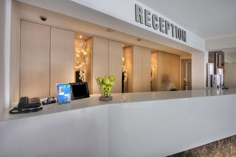 Een foto van het interieur van Livadhiotis City Hotel