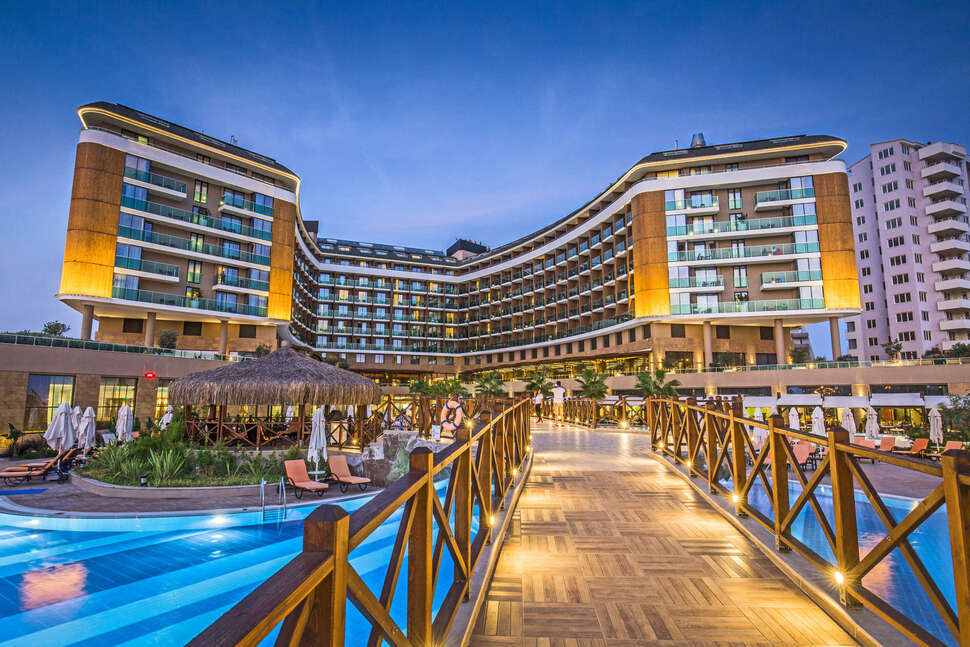 Een foto van de buitenkant van Aska Lara Resort & Spa