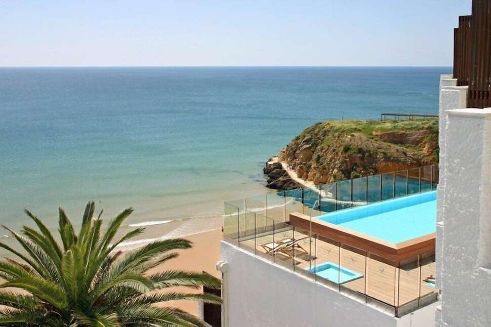 Een foto van het zwembad bij Rocamar Exclusive Hotel & Spa