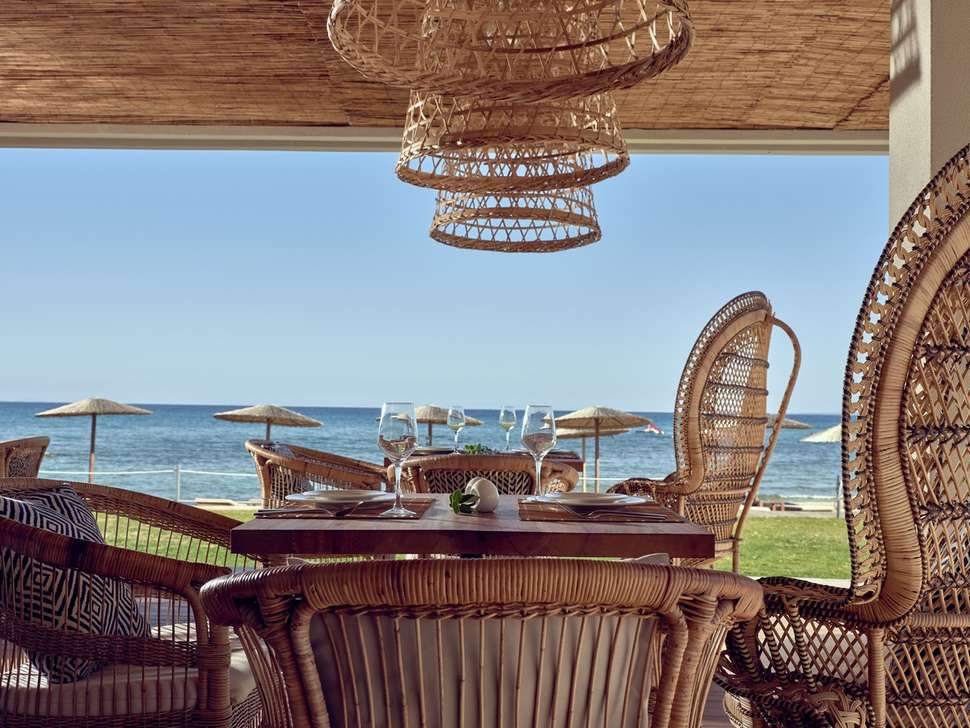 Een foto van het terras bij TUI Blue Caravel