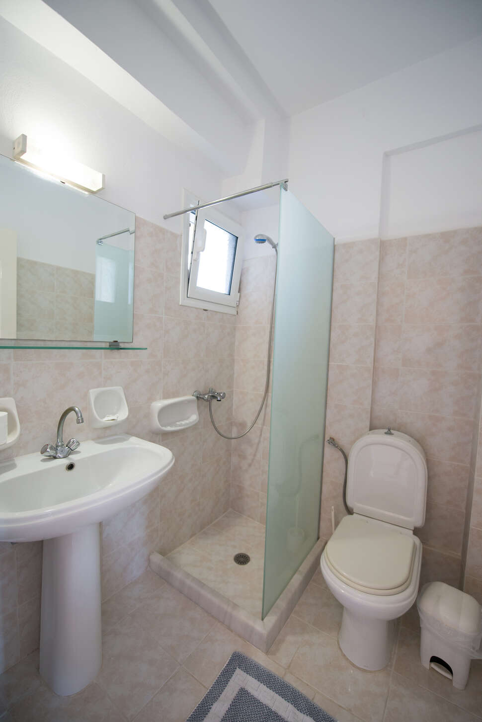 Een foto van Christina Studios