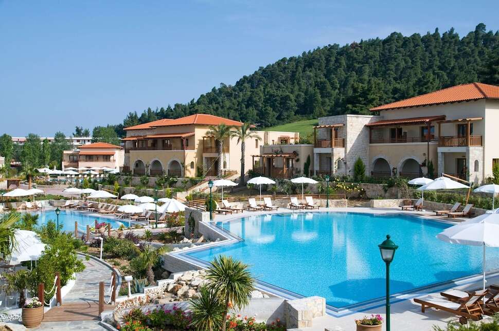 Een foto van het zwembad bij Hotel Aegean Melathron Thalasso & Spa
