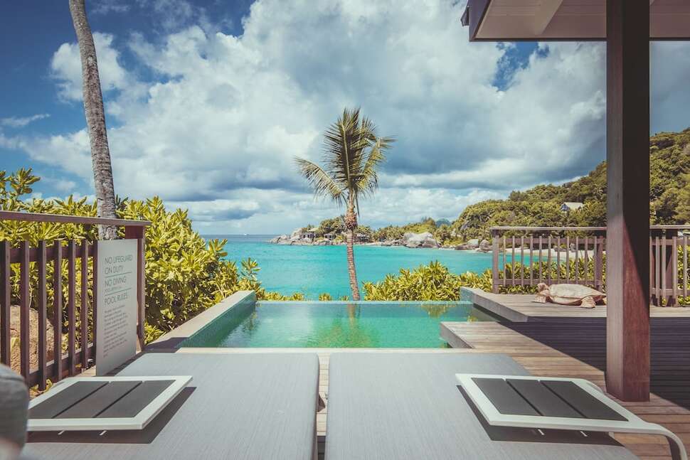 Een foto van het zwembad bij Carana Beach Hotel