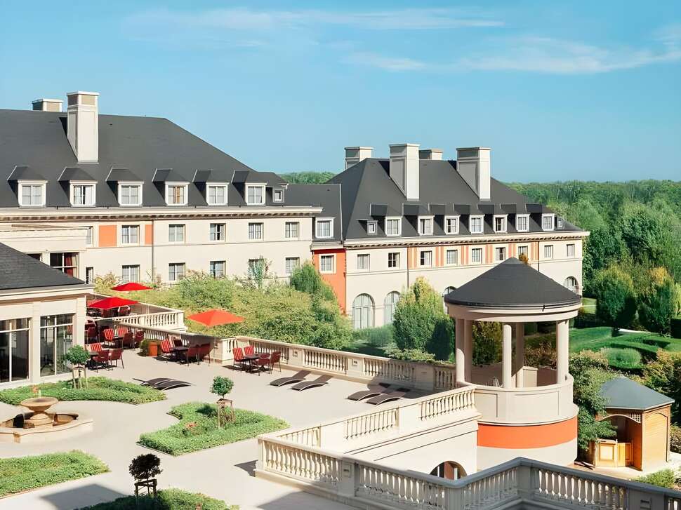 Ein Foto von der Außenansicht des Dream Castle Hotel