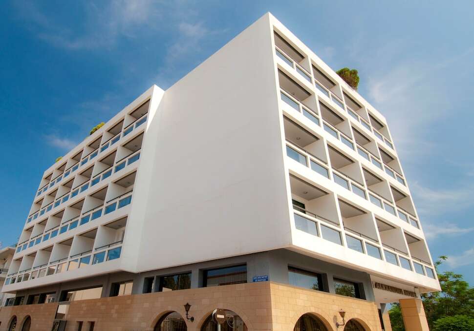 Een foto van de buitenkant van Alexandra Hotel