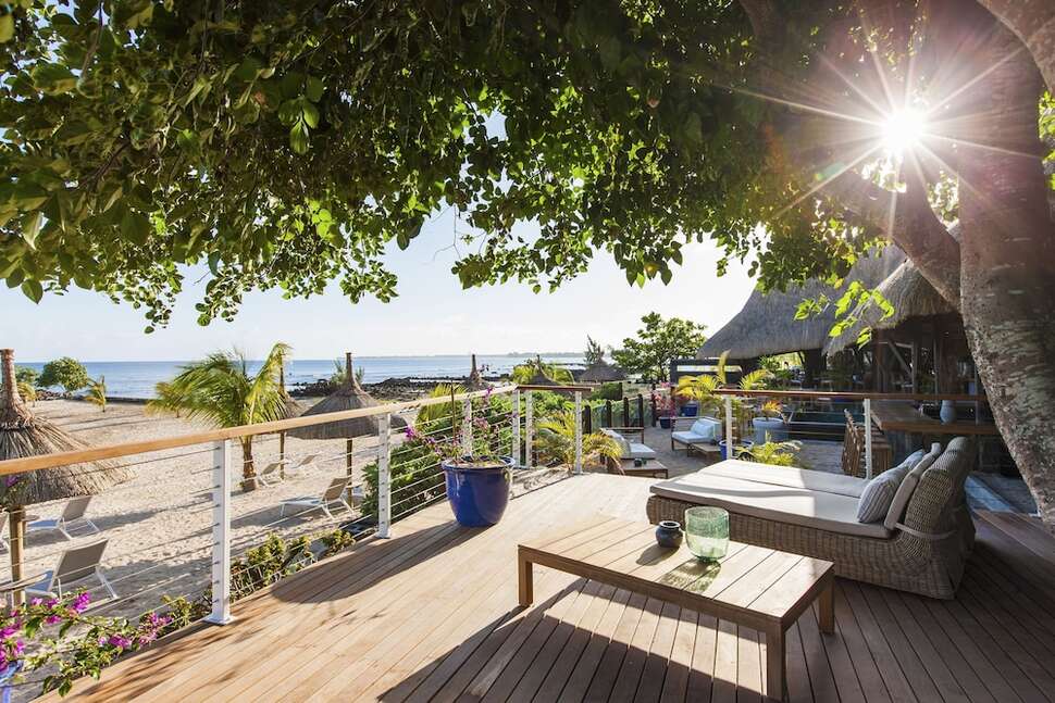 Een foto van het terras bij Veranda Pointe aux Biches