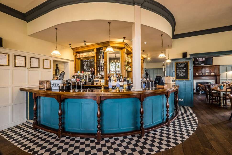 Ein Foto The Bridge Hotel