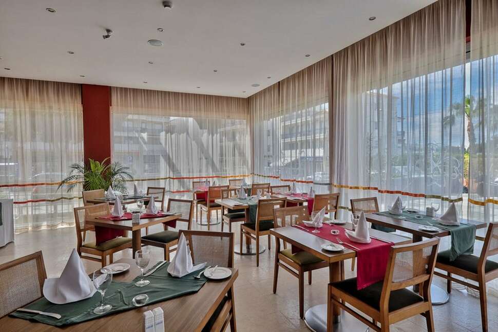 Een foto van de faciliteiten bij Muthu Oura Praia Hotel