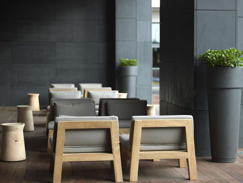 Een foto van het interieur van The Met Hotel