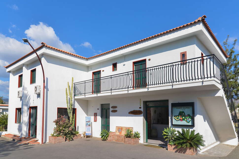 Ein Foto von der Außenansicht des Villaggio Alkantara
