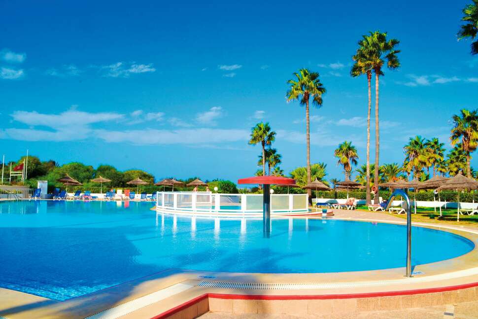 Een foto van het zwembad bij Hotel Club Tropicana & Spa