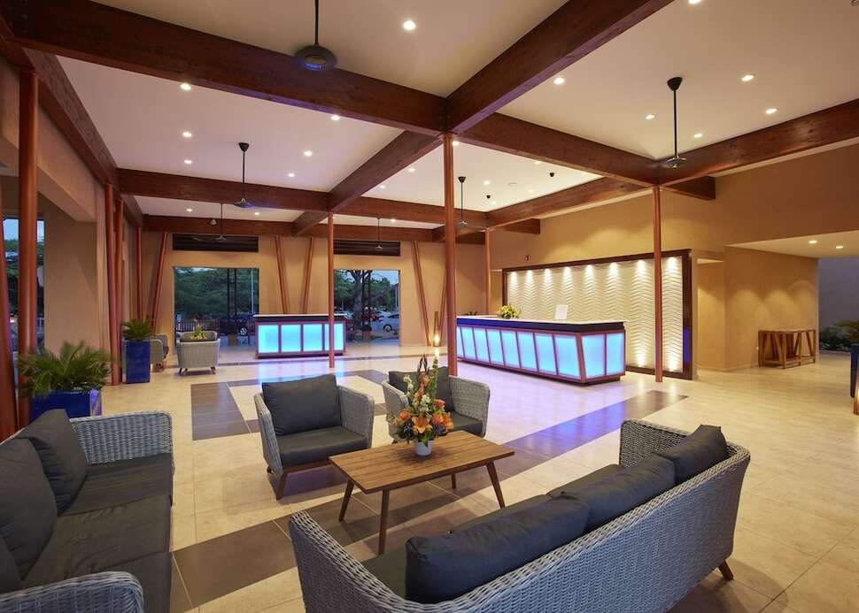 Een foto van het interieur van Divi Dutch Village Beach Resort